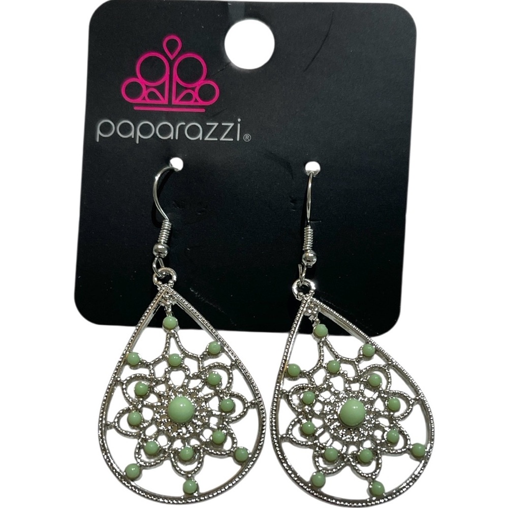 PAPARAZZI A FLAIR FOR FABULOUS GREEN EARRINGS